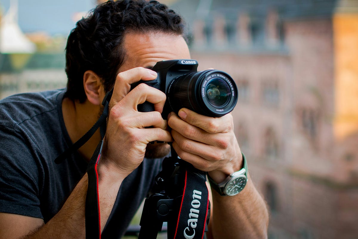 Best DSLR Cameras for Beginners: (Guide & Reviews)
