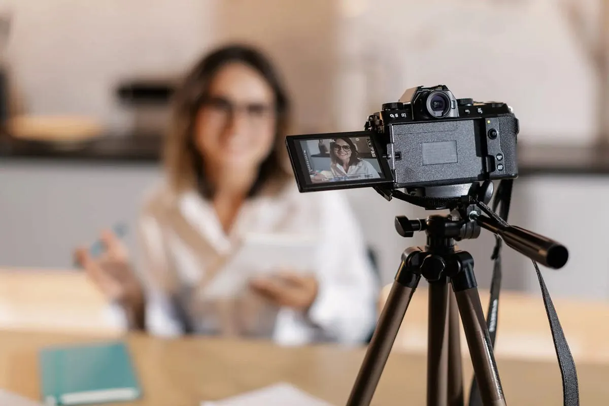 Best Low Light 4k Video Camera: (Guide & Reviews)